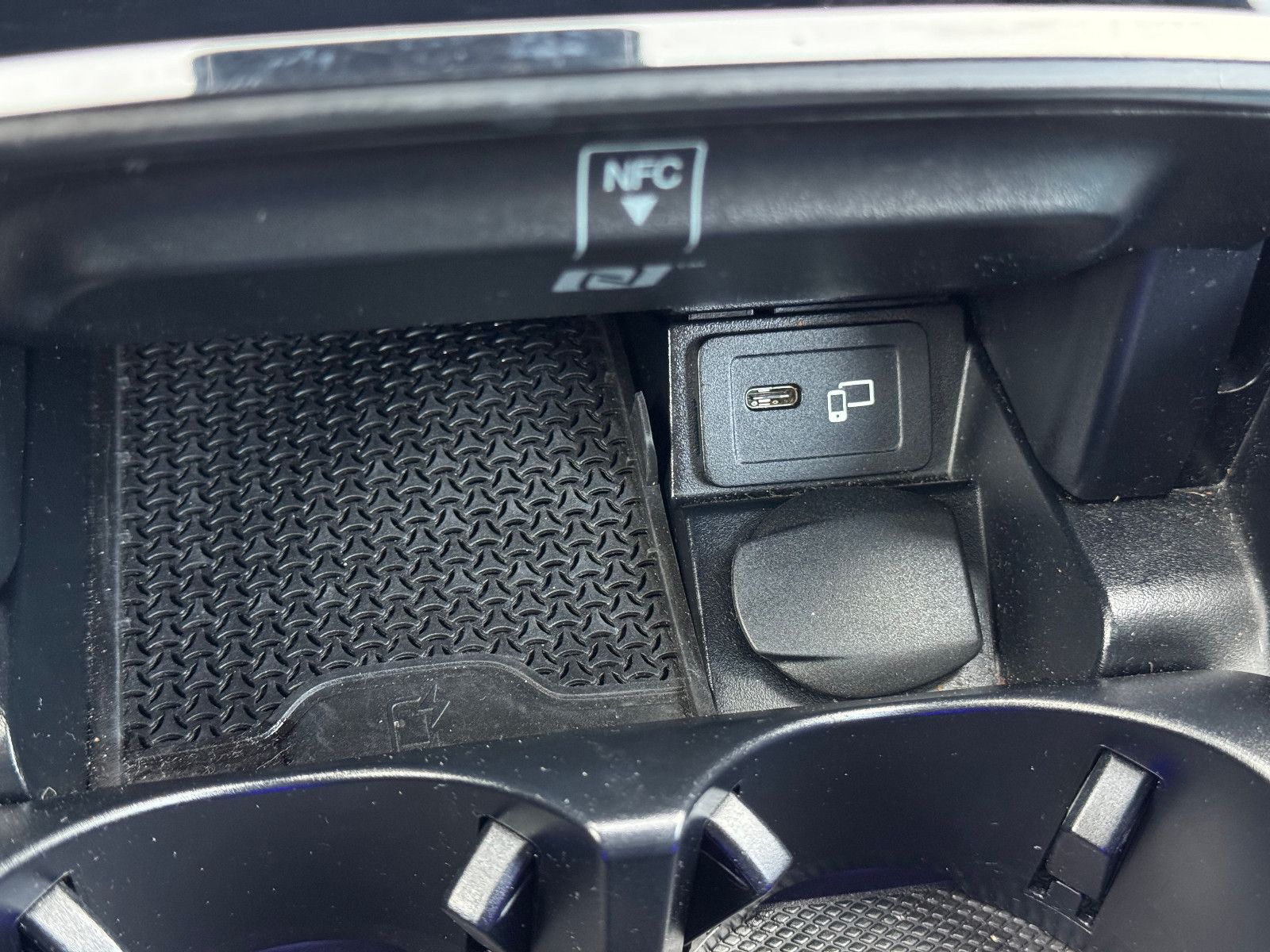 Fahrzeugabbildung Mercedes-Benz E 300 Coupe 9G 2X AMG LINE PANORAMA MBUX 20 ZOLL