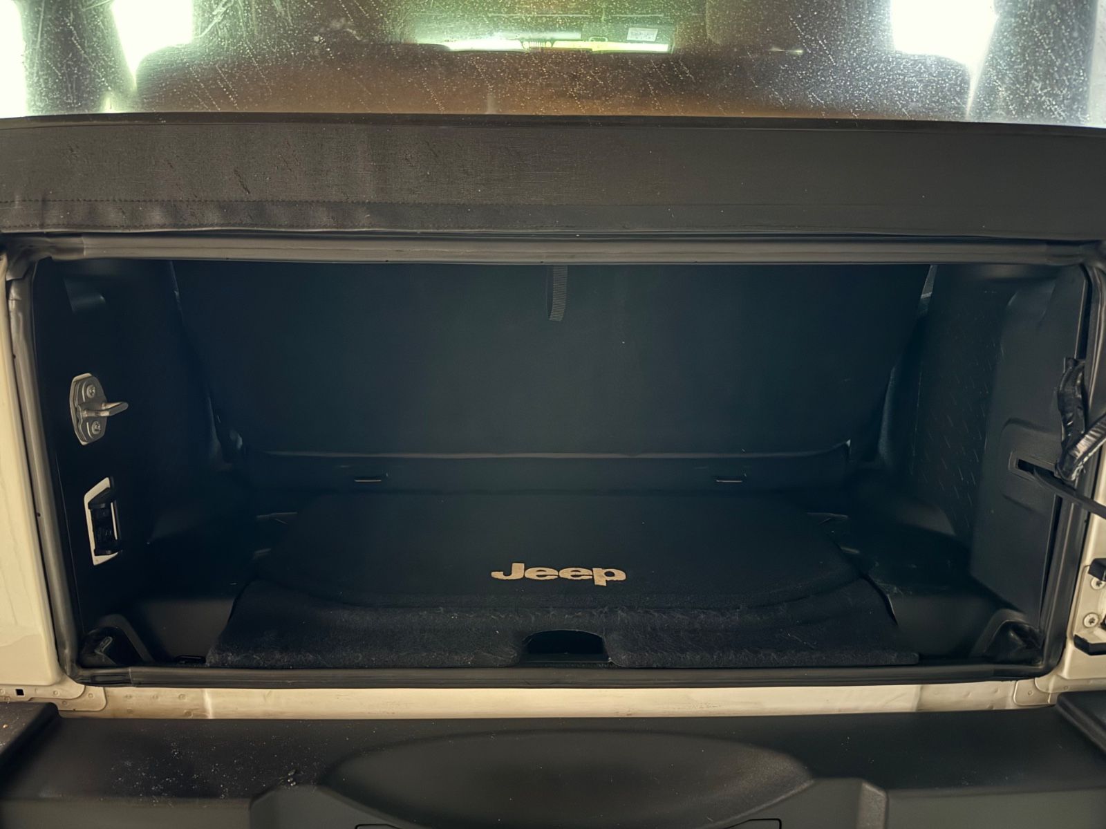 Fahrzeugabbildung Jeep Wrangler Falcon Edition