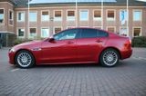 Jaguar XE E-Performance Automatik  - Jaguar: Performance