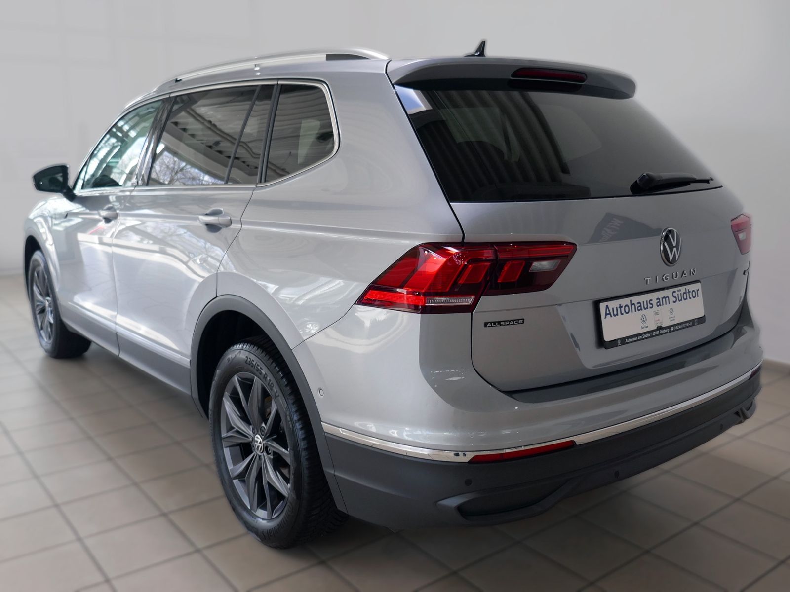 Fahrzeugabbildung Volkswagen Tiguan Allspace MOVE 4M 2.0 TDI DSG LED AHK RFK