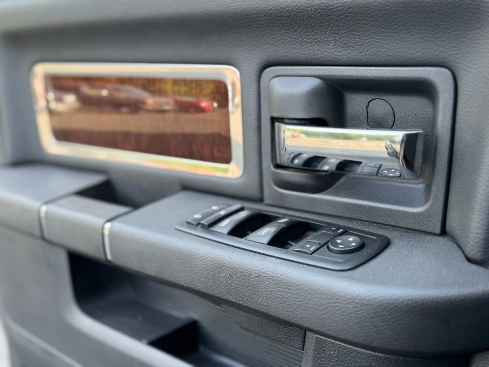 Fahrzeugabbildung Dodge RAM 1500 Crew Laramie Leder LPG Schiebedach