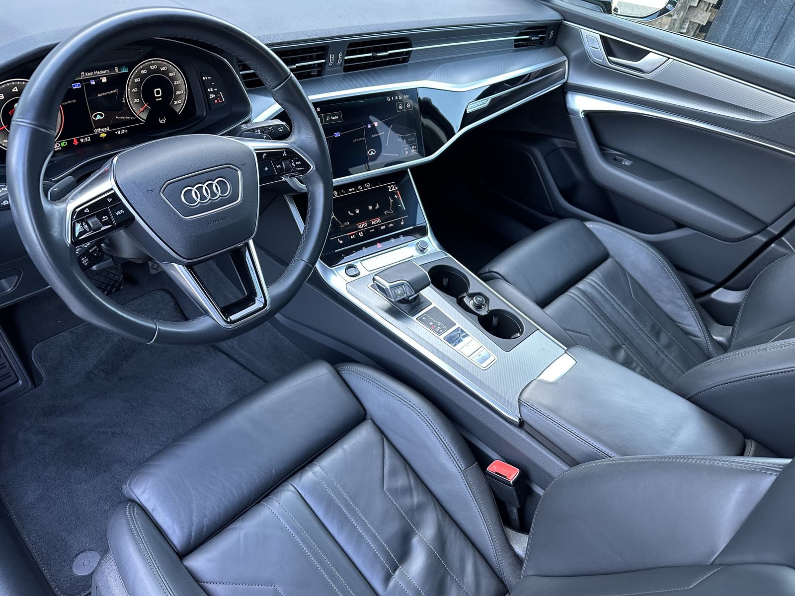 Fahrzeugabbildung Audi A6 Avant 55 TFSI Quattro Sport NAV+LED+AHK+PANO