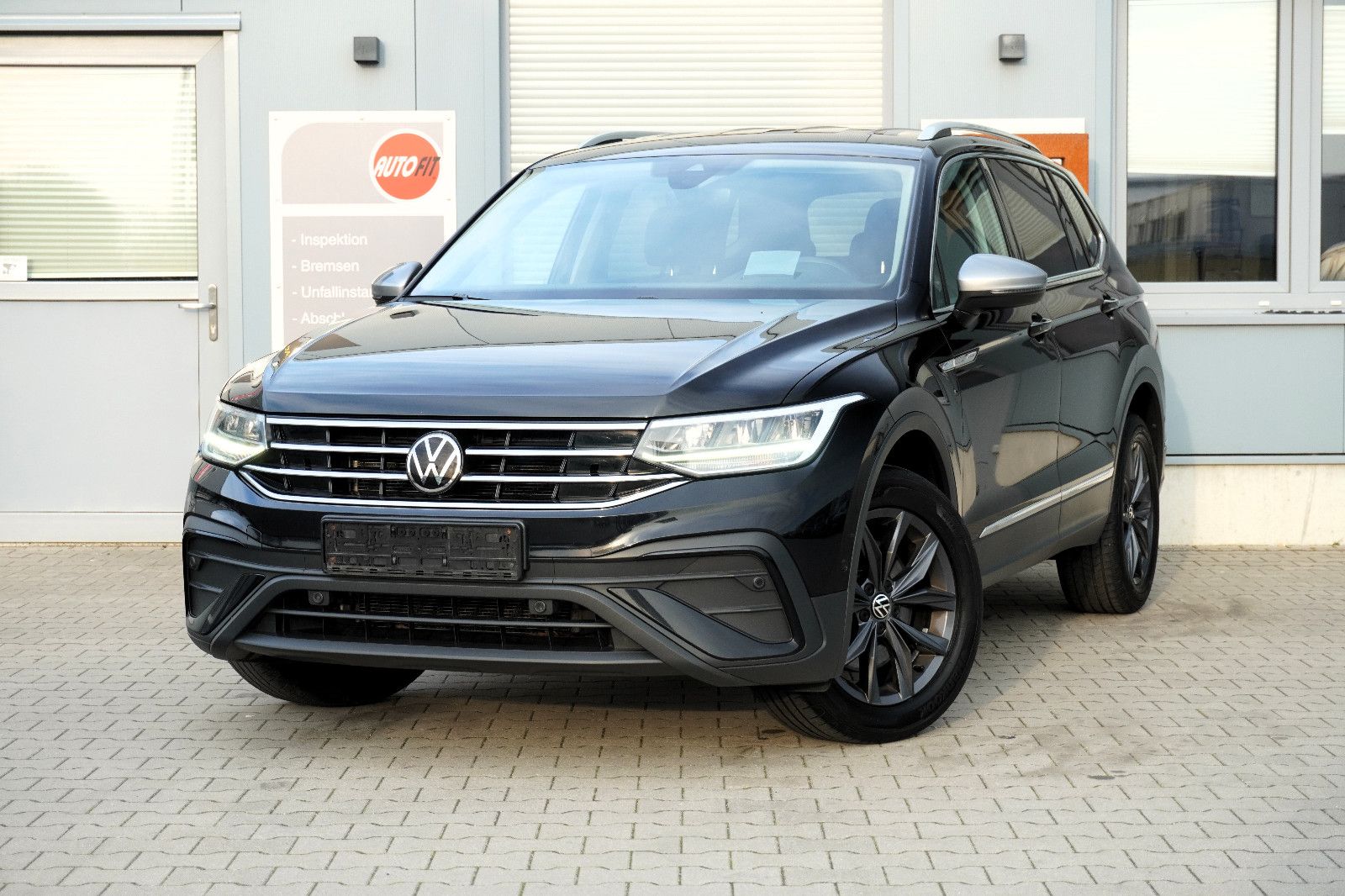 VW Tiguan Allspace Life 4Motion*Kamera*HUD*ACC*AHK