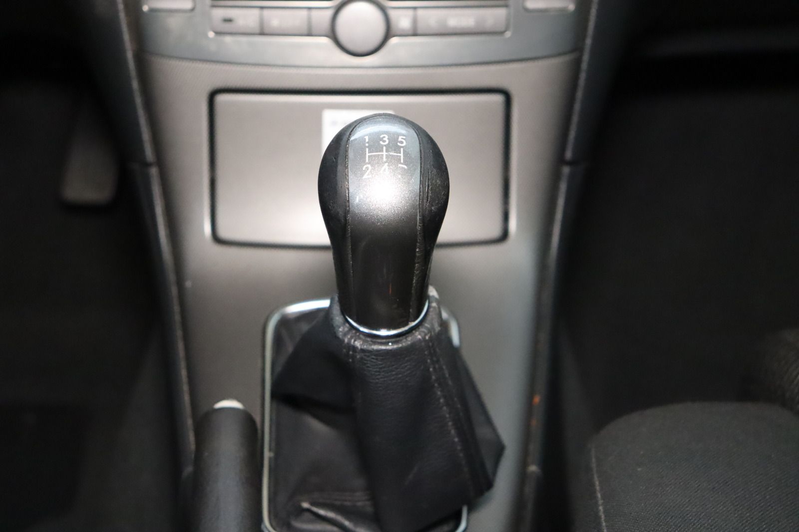 Fahrzeugabbildung Toyota Avensis 2.0-l-VVT-i Executive