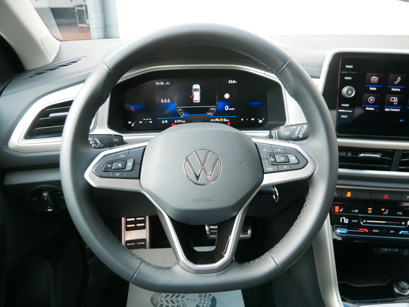 Fahrzeugabbildung Volkswagen T-Roc 1.0 TSI MOVE NEU35T LED NAVI SHZ Allwetter