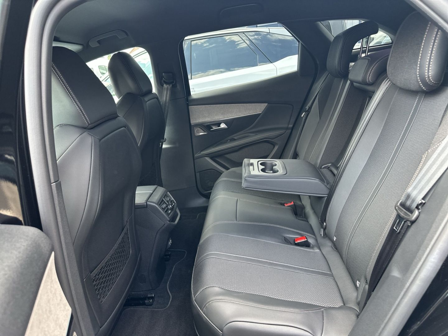 Fahrzeugabbildung Peugeot 3008 GT Plug-In Hybrid 225 e-EAT8 AHK-abn.Navi