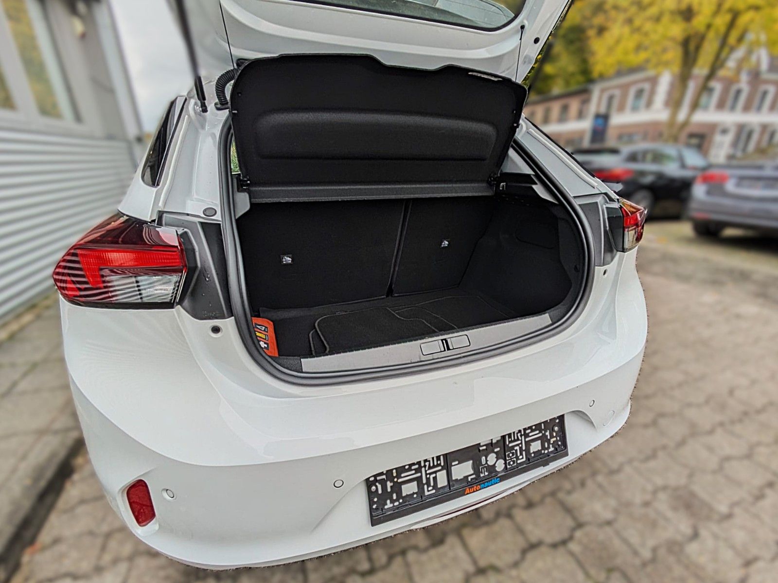 Fahrzeugabbildung Opel Corsa F 1.5D ACC NAVI SITZ+LENKR.HZG LED CARPLAY