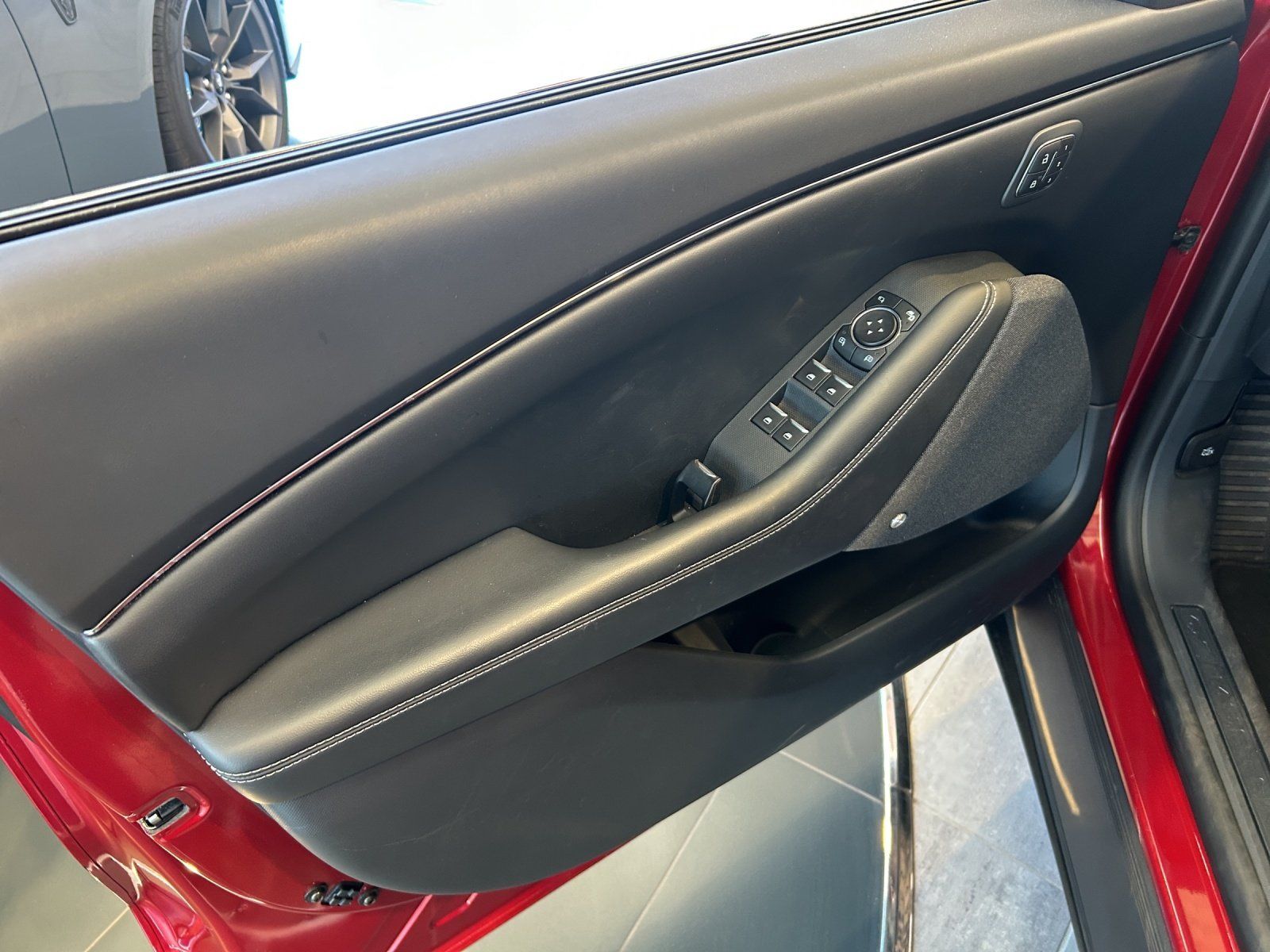 Fahrzeugabbildung Ford Mustang MACH-E Heckantrieb Extended Range Panora