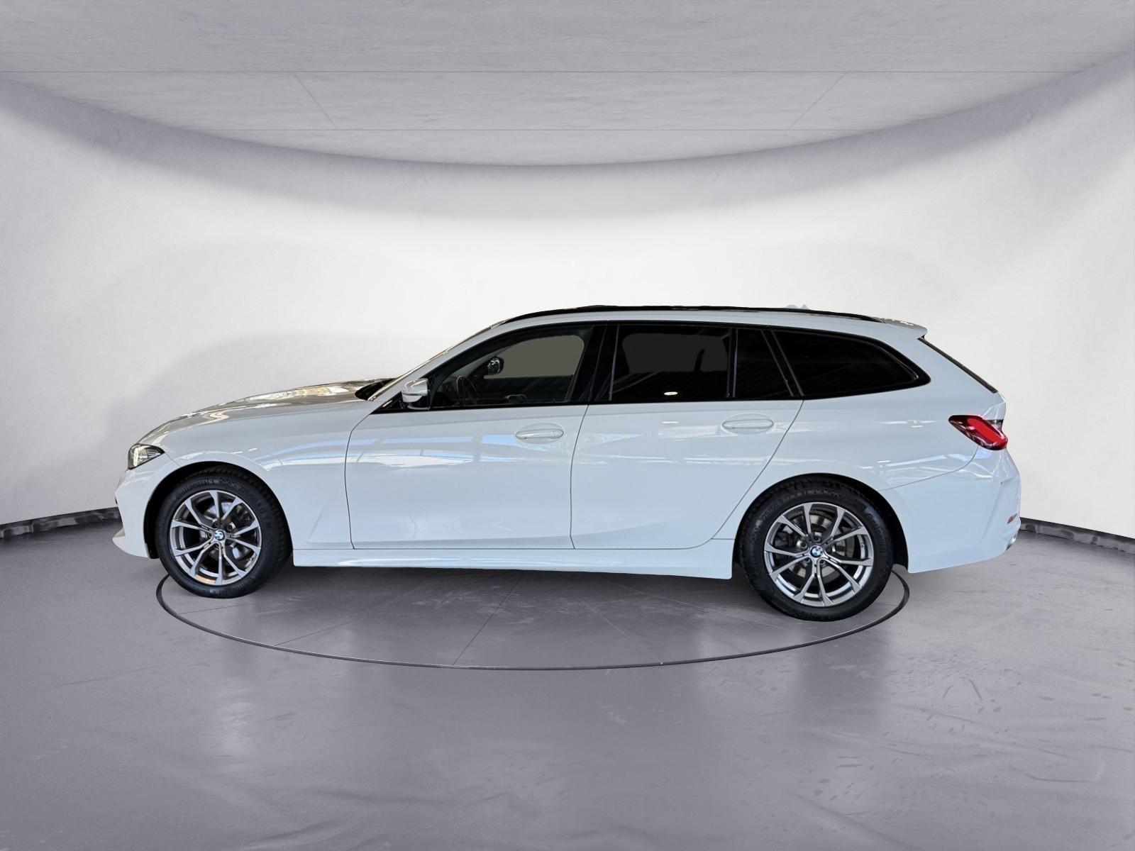 BMW 320d xDrive Touring Panorama H&K Navigation