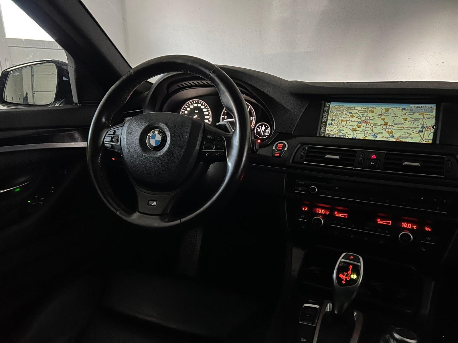 Fahrzeugabbildung BMW 530 d xDrive Lim. M SPORT/HuD/NAVI PROF/eGSD