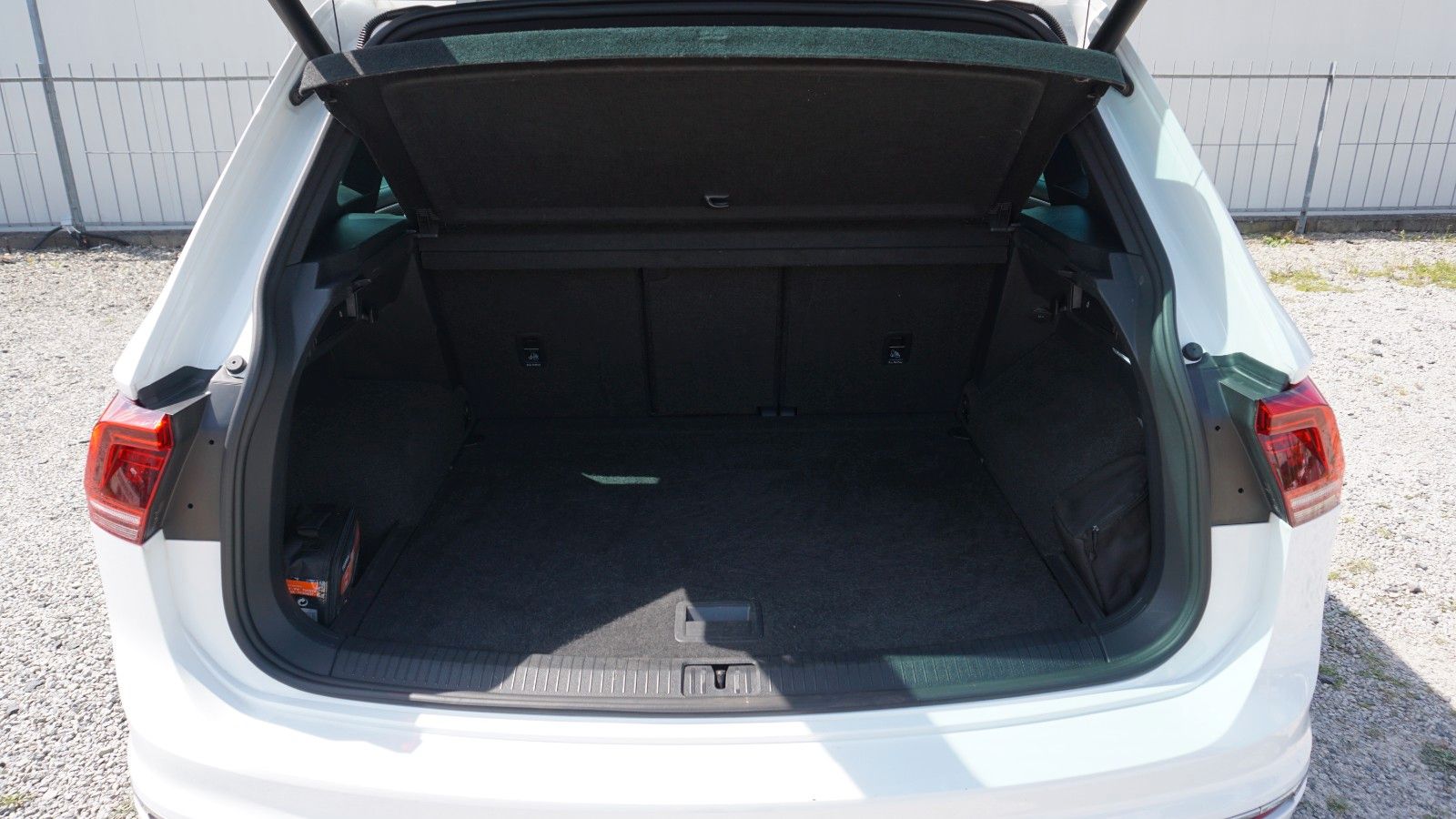 Fahrzeugabbildung Volkswagen Tiguan 4M R-Line Navi,LED,ACC,DCC,Kamera,Head Up