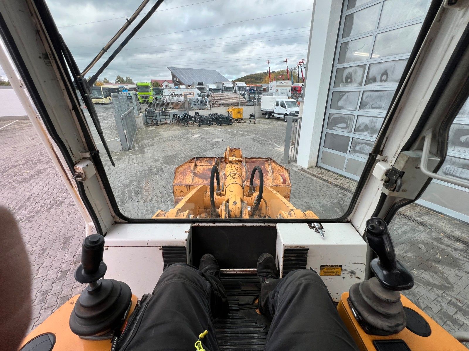 Fahrzeugabbildung Liebherr LR 622 Laderaupe / 9.594h / 1996