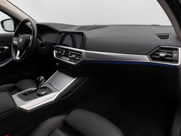 Fahrzeugabbildung BMW 320d xD Sport Line Kamera Laser HiFi AHK Komfort
