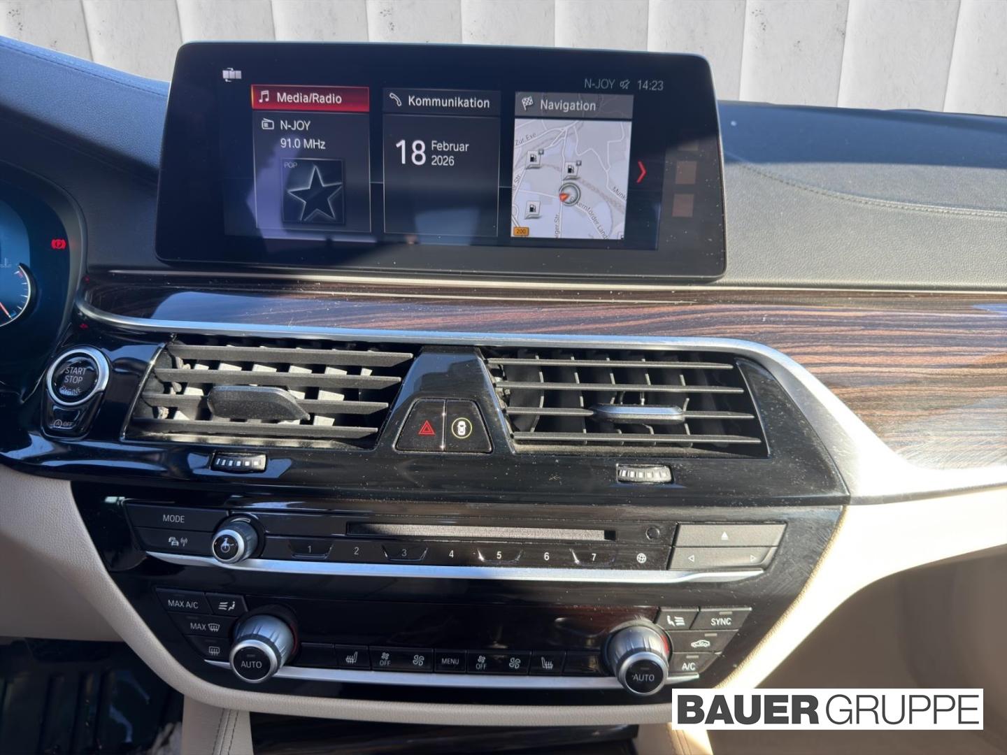 BMW 530 d Luxury Line LED Navi Prof. HUD Memory Park