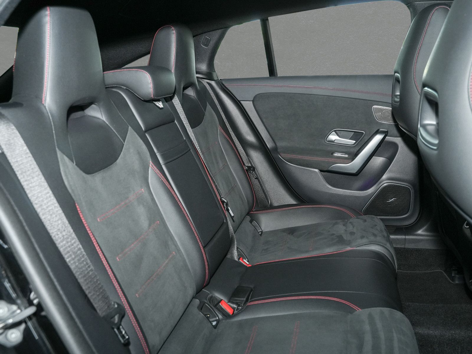 Fahrzeugabbildung Mercedes-Benz CLA 45 AMG Shooting Brake S 4Matic - Panorama