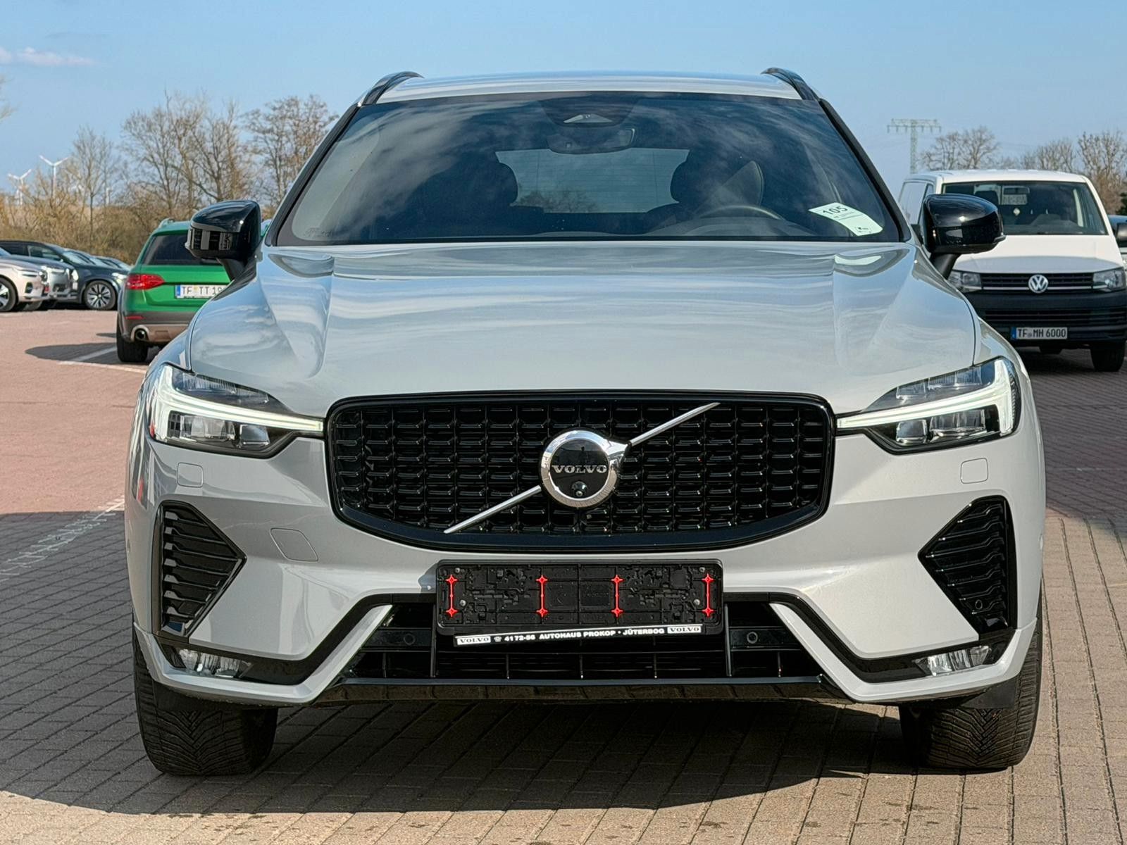 Fahrzeugabbildung Volvo XC60 B4D AWD Plus Dark*STDHZG*360°ACC