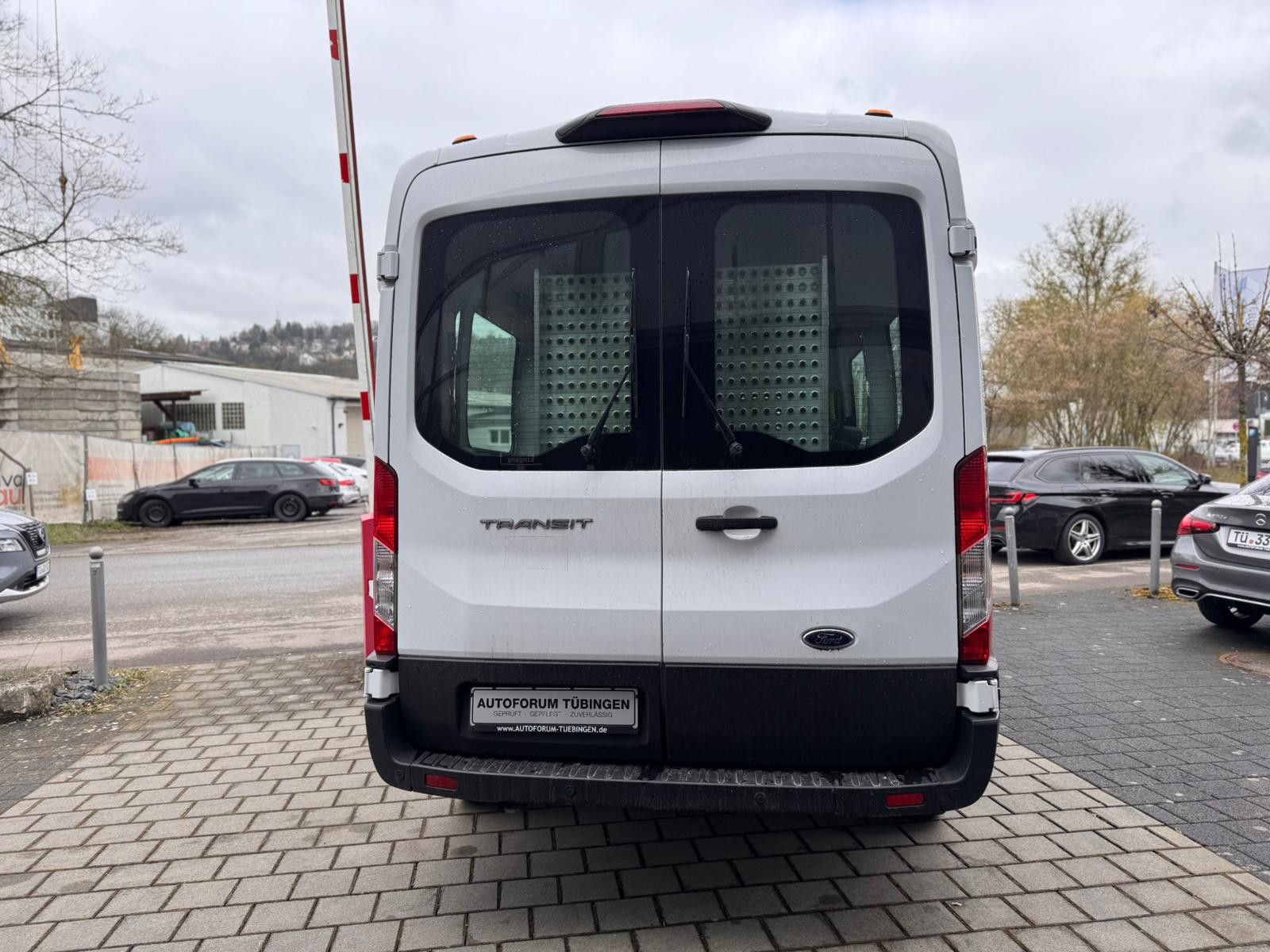 Fahrzeugabbildung Ford Transit 350 L3H2 *'ROLLSTULL LADERAMPE*9-SITZE*
