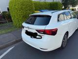 Toyota Avensis Diesel 1.6 D blu|Pano|navi|... - Toyota Avensis in Bonn