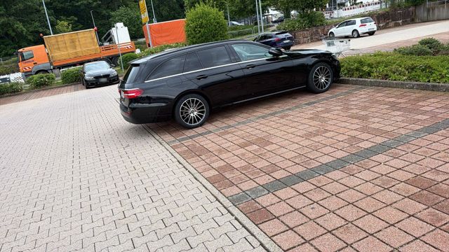 MERCEDES-BENZ Mercedes e220