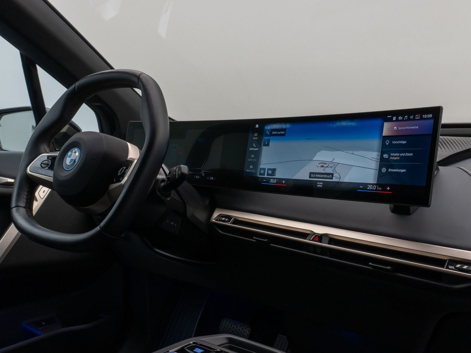 Fahrzeugabbildung BMW iX xD50 Sport 360°H/K DAB SoftCl AHK Komfort 21"