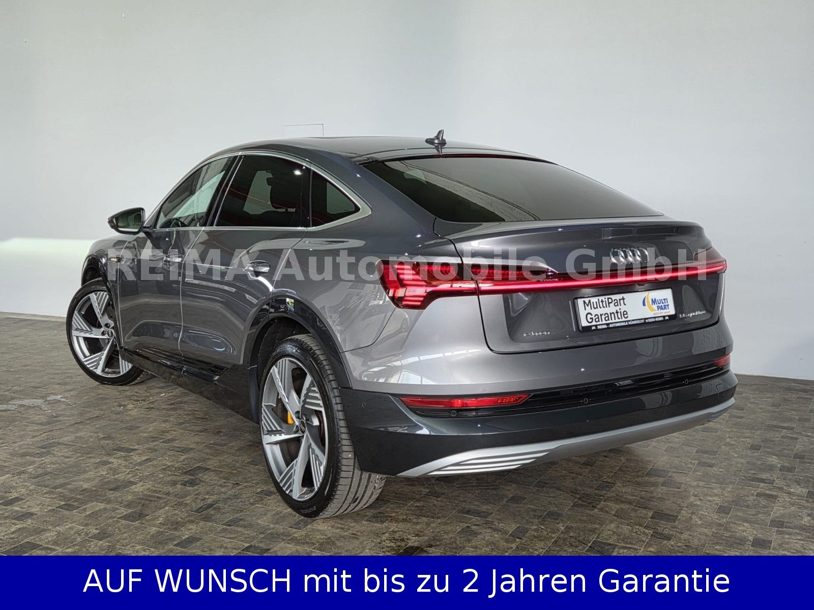 Fahrzeugabbildung Audi e-tron Sportback 55 quattro, Matrix, ACC
