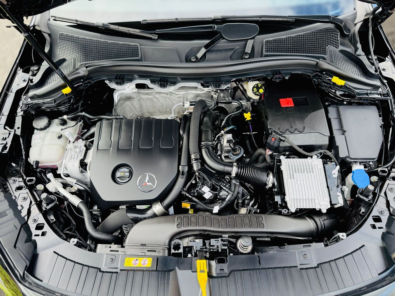 Fahrzeugabbildung Mercedes-Benz GLA 200 PROGRESSIVE Advanced, Distronic, RFK, LE