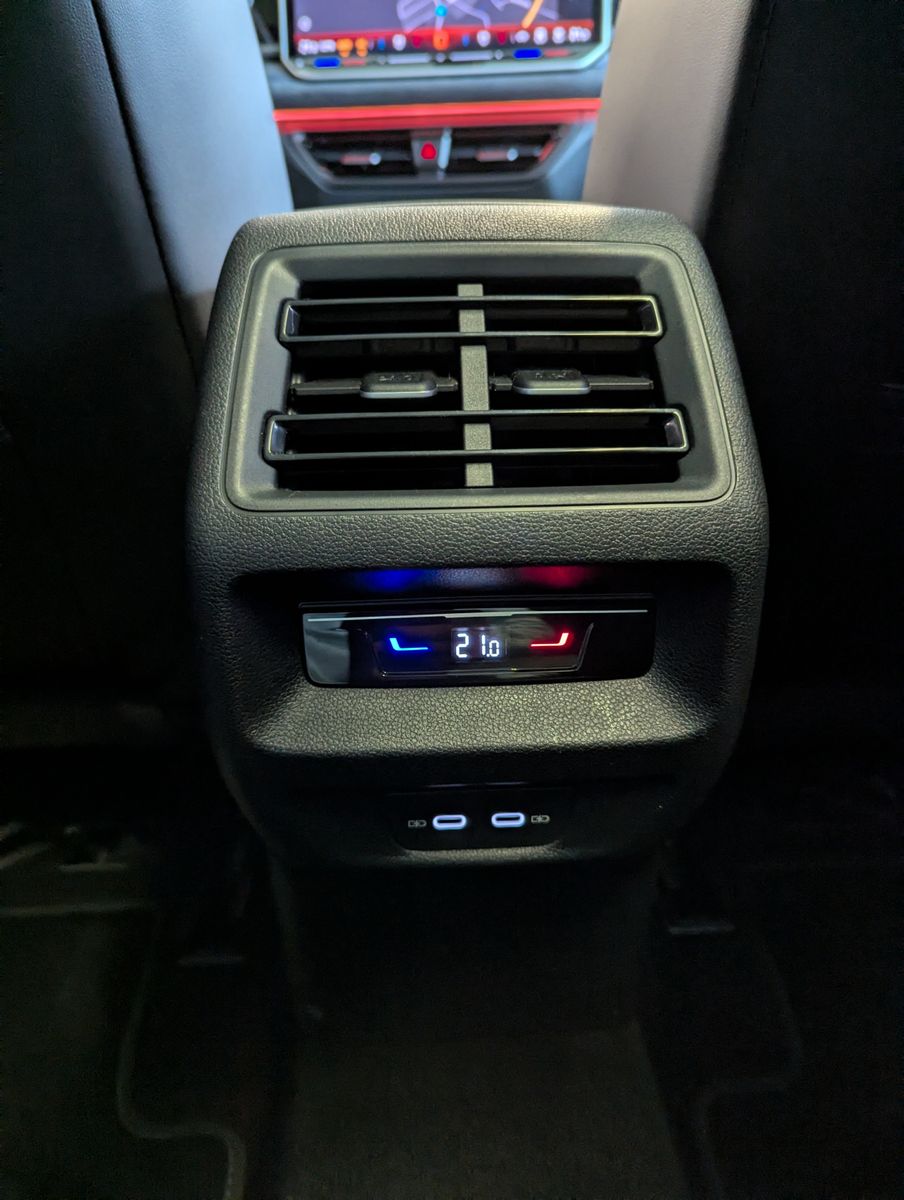 VW Tayron 2.0 R-Line Leder Launch Pano Black AHK 20 - Image 29