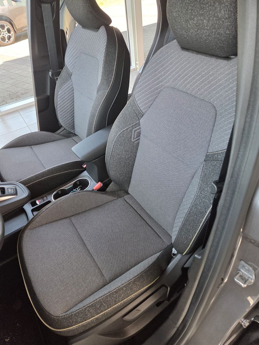 Fahrzeugabbildung Renault Captur Full Hybrid E-Tech 160 Esprit Alpine