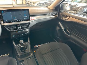 MYAUTOCENTER – Gebraucht- und Jahreswagen mit Werkstattservice in Pfaffenhofen Ford Focus *KEYLESS*ACC*NAV*1-HAND*2-ZONEN*