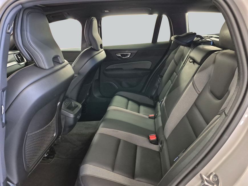 Volvo Head-Up-DisplayVolvo V60 B4 B DKG Plus Dark Pano foto 10