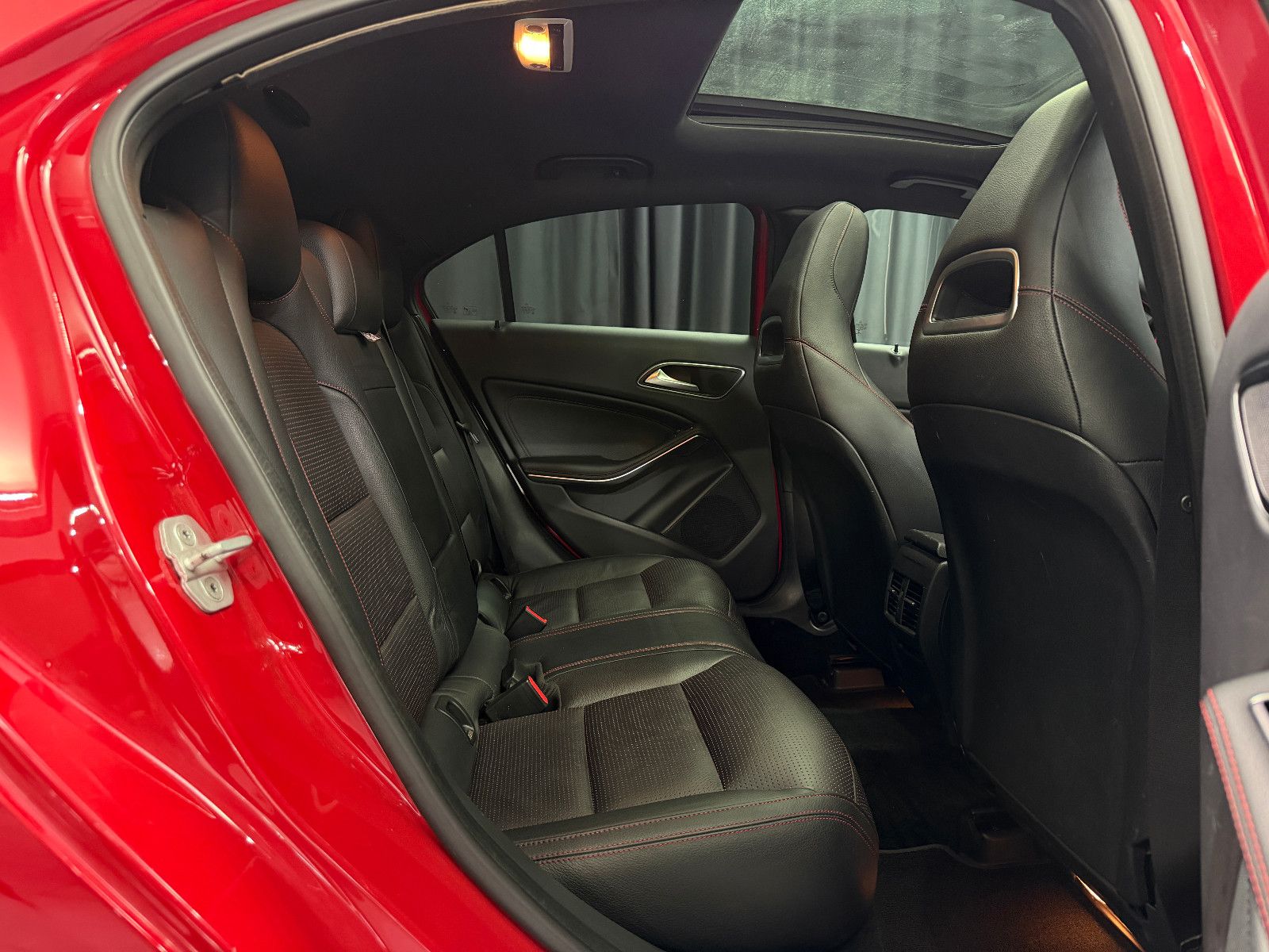 Fahrzeugabbildung Mercedes-Benz A 250 4Matic AMG-LINE|PANORAMA|7G AUTOMATIK|