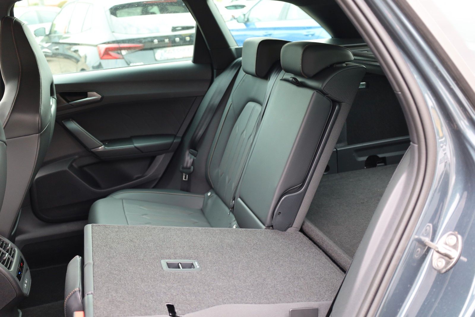 Fahrzeugabbildung CUPRA Sportstourer 2,0 TSI DSG *AHZV *Leder *PANO