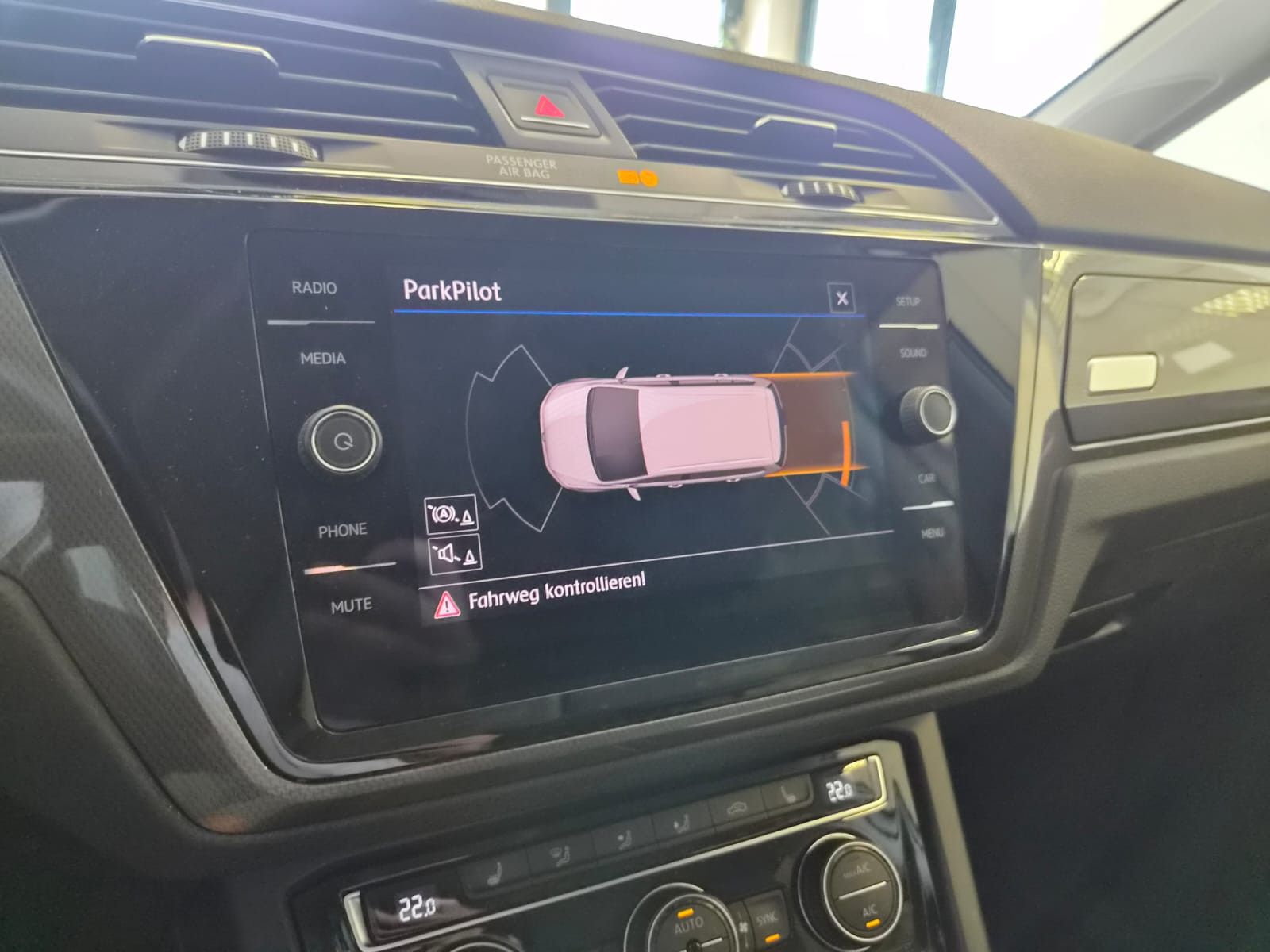 Fahrzeugabbildung Volkswagen Touran IQ.DRIVE / 1. HAND / MWST