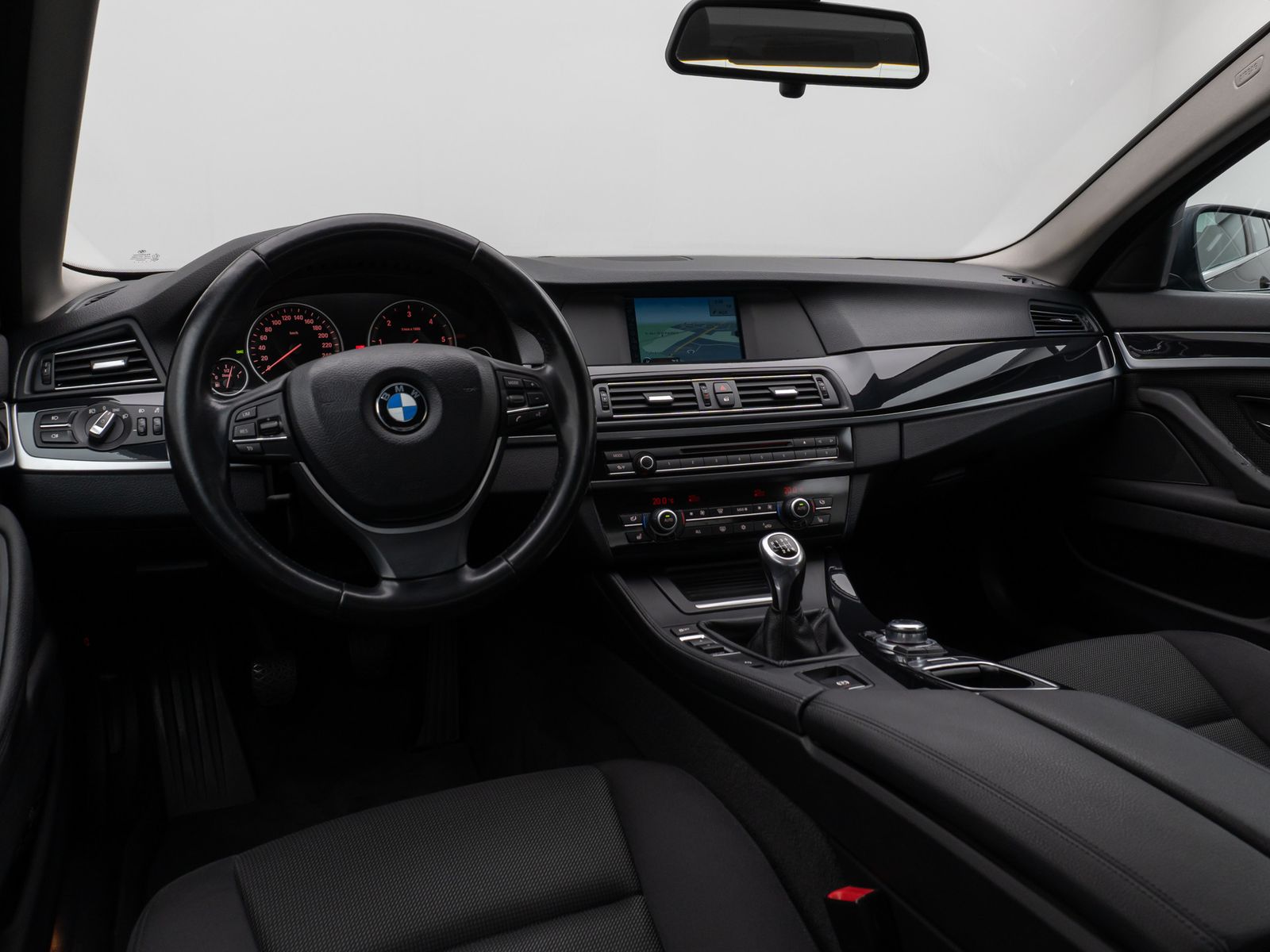 Fahrzeugabbildung BMW 520d Lim. Sitzhzg Navigation PDC Klima Bluetooth