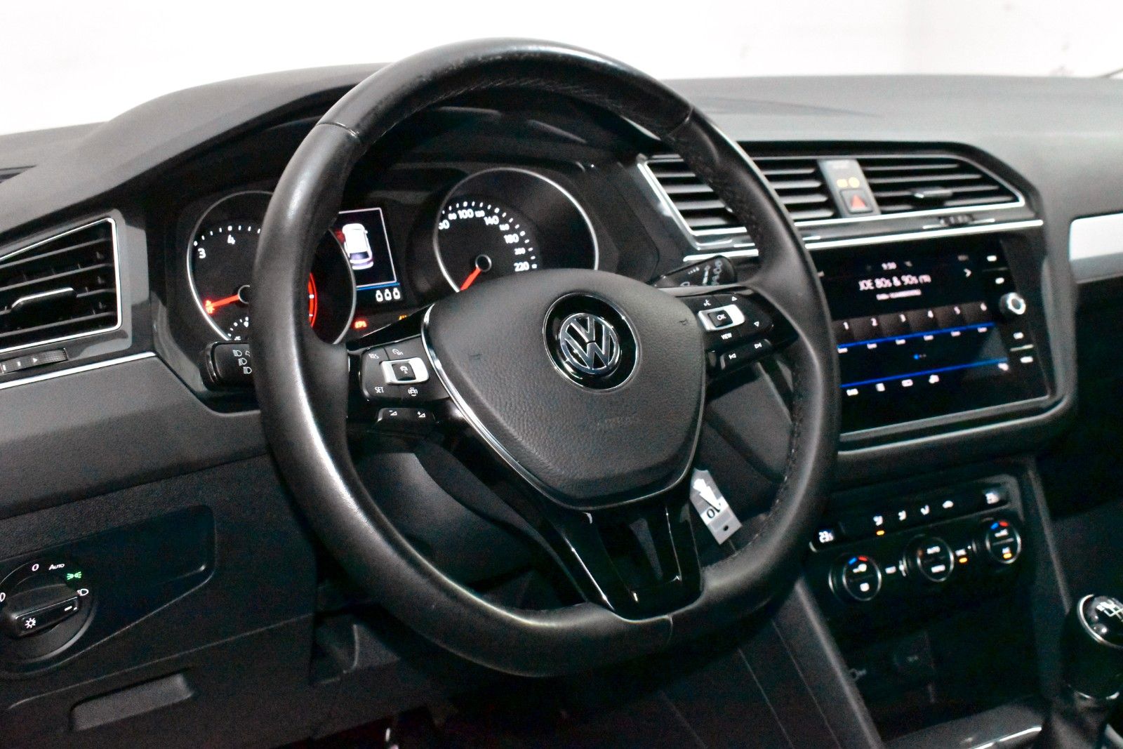 Fahrzeugabbildung Volkswagen Tiguan R Line Black Style Navi,ACC,PDC,DAB