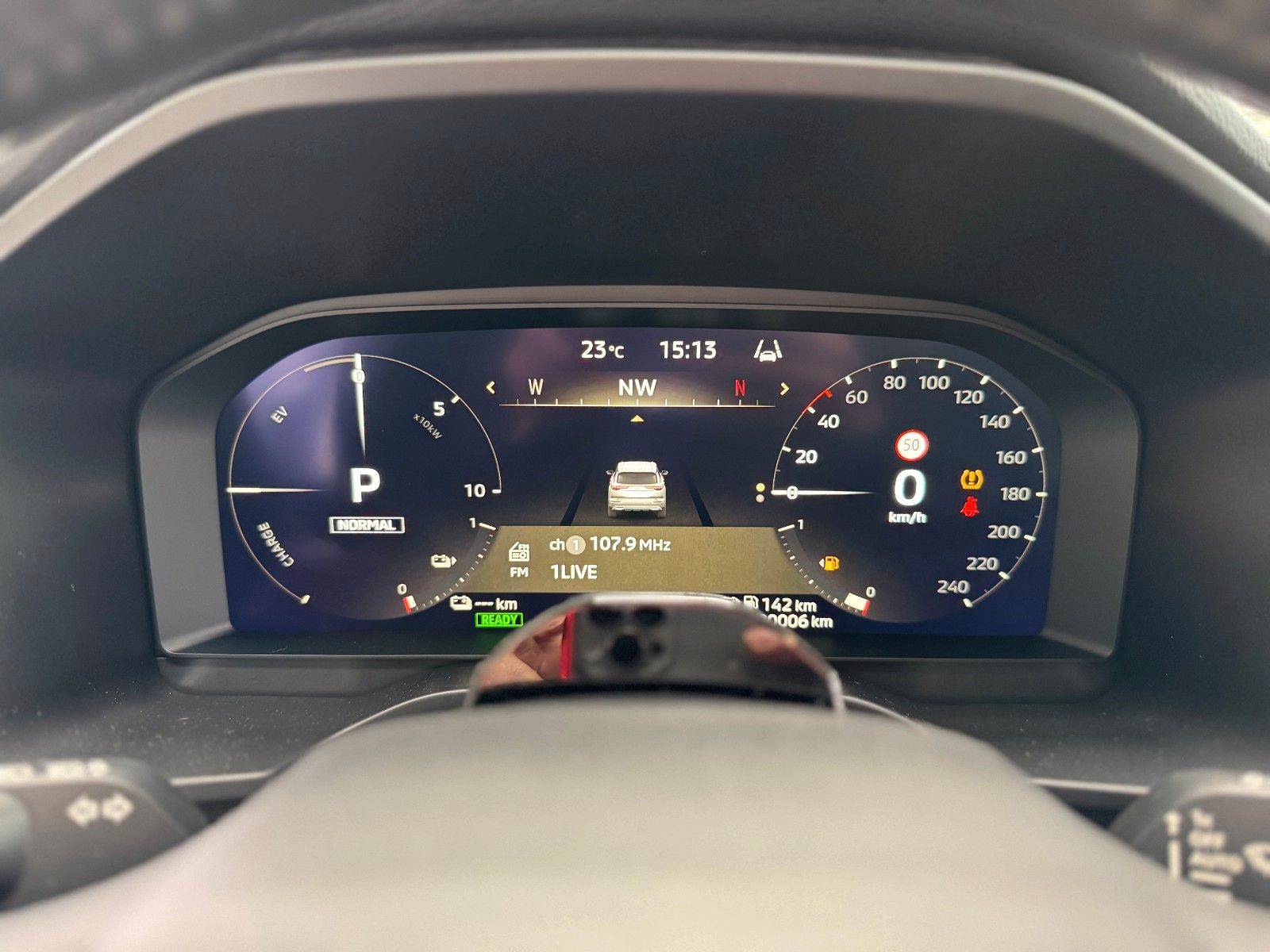 Fahrzeugabbildung Mitsubishi Outlander 2.4 PLUG-IN HYBRID 4WD Intro Edition