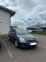 Toyota Avensis Combi Executive 2,2-l-D-CAT Executive - Toyota Avensis aus 2005: Kombi