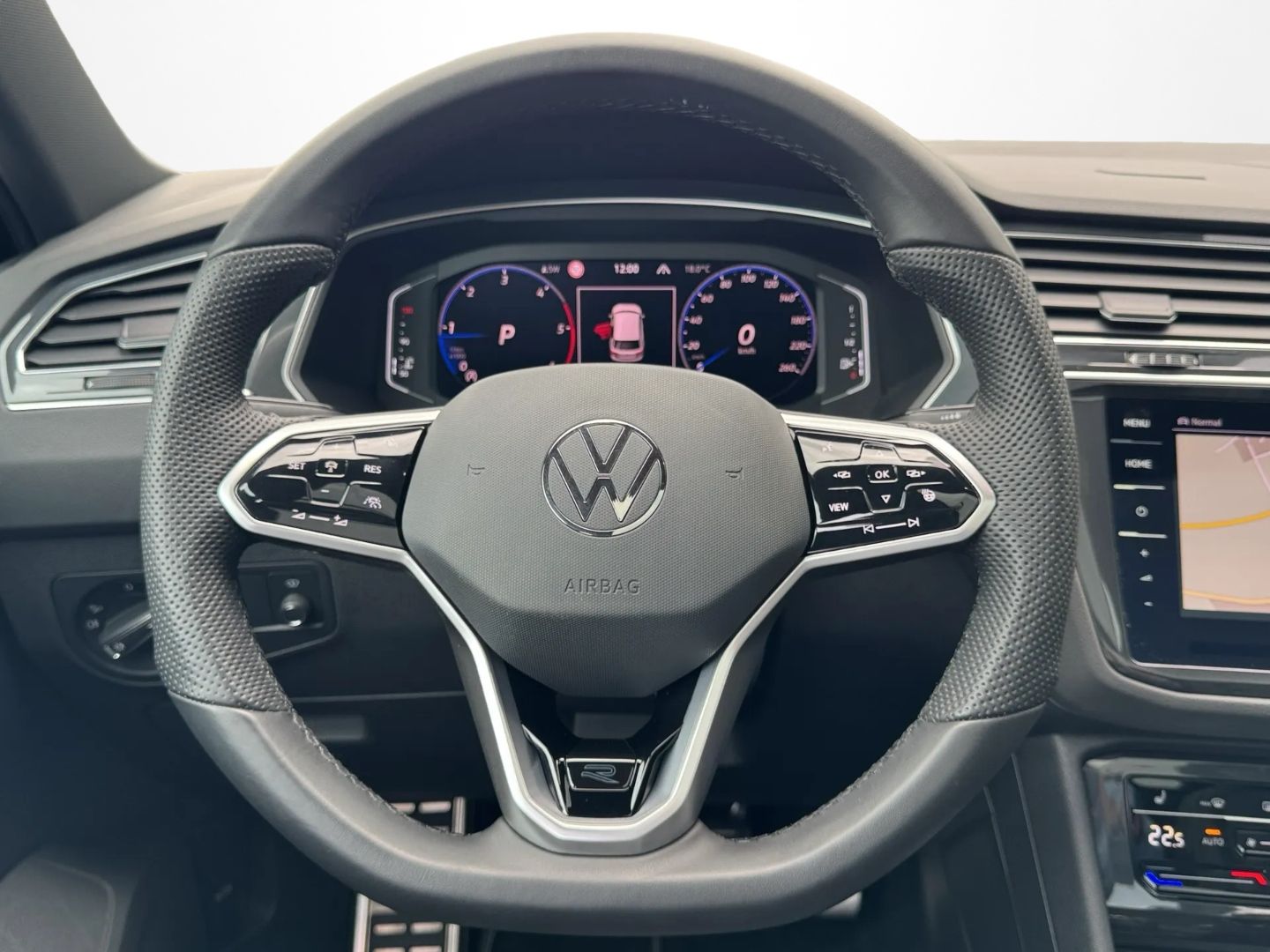 Tiguan 2.0 TDI 4MOTION R-LINE *AHK*DCC*PANO*
