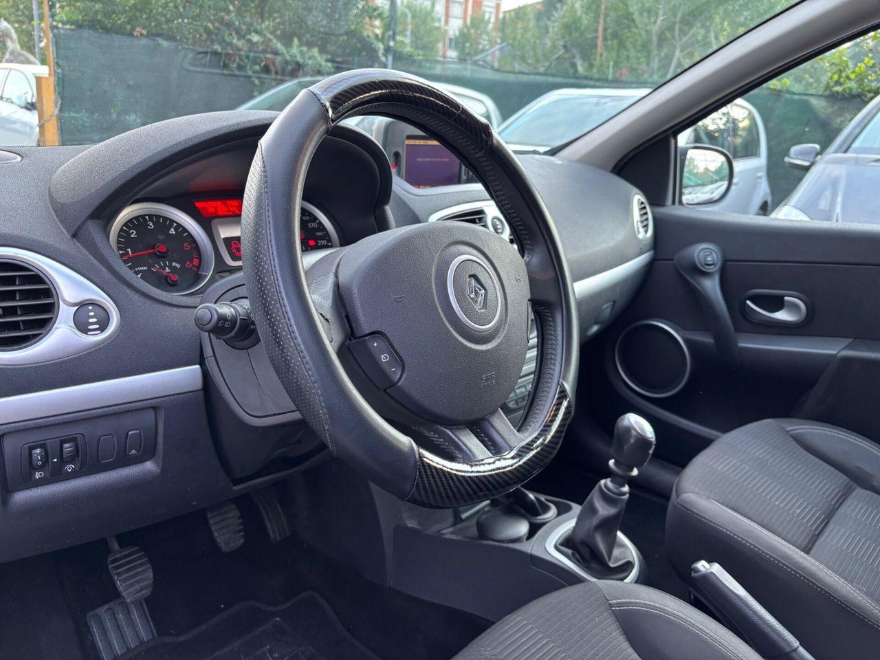 Renault Clio 2010 — photo 13