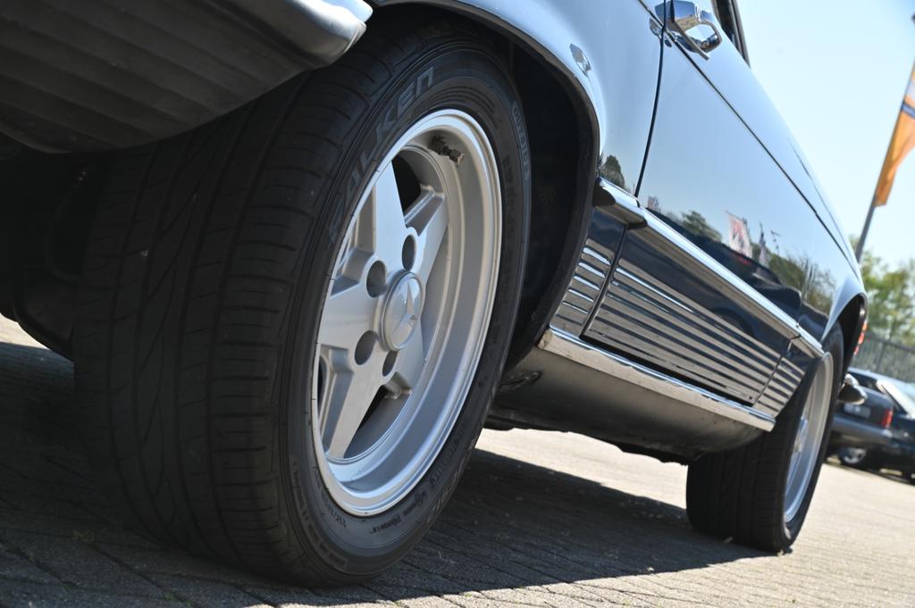 Mercedes-Benz SL 380