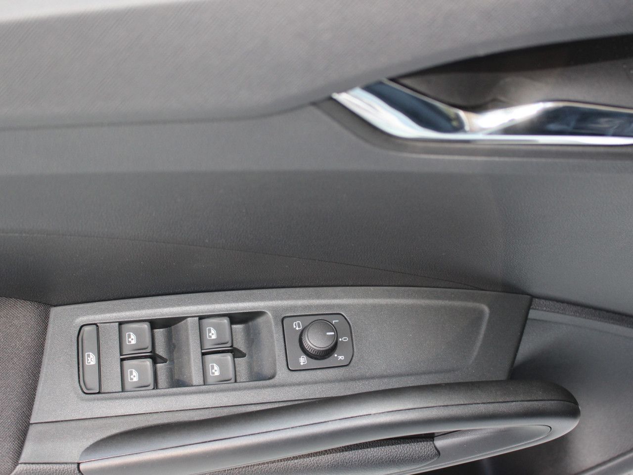 Fahrzeugabbildung SKODA Fabia 1.0 TSI DSG Selection RFK/APP/SHZ