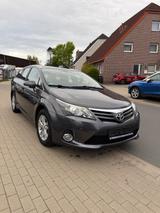 Toyota Avensis Kombi Life - graue Toyota Avensis