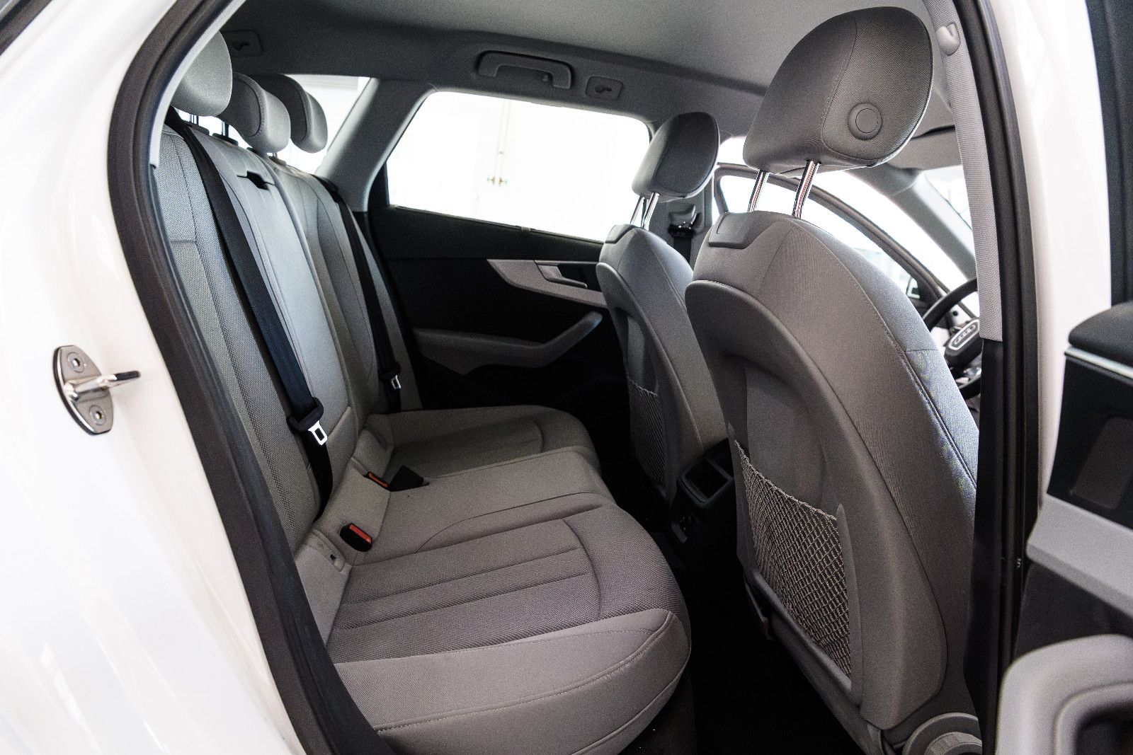 Fahrzeugabbildung Audi A4 Avant 40 TDI quattro advanced +AHK+Matrix LED
