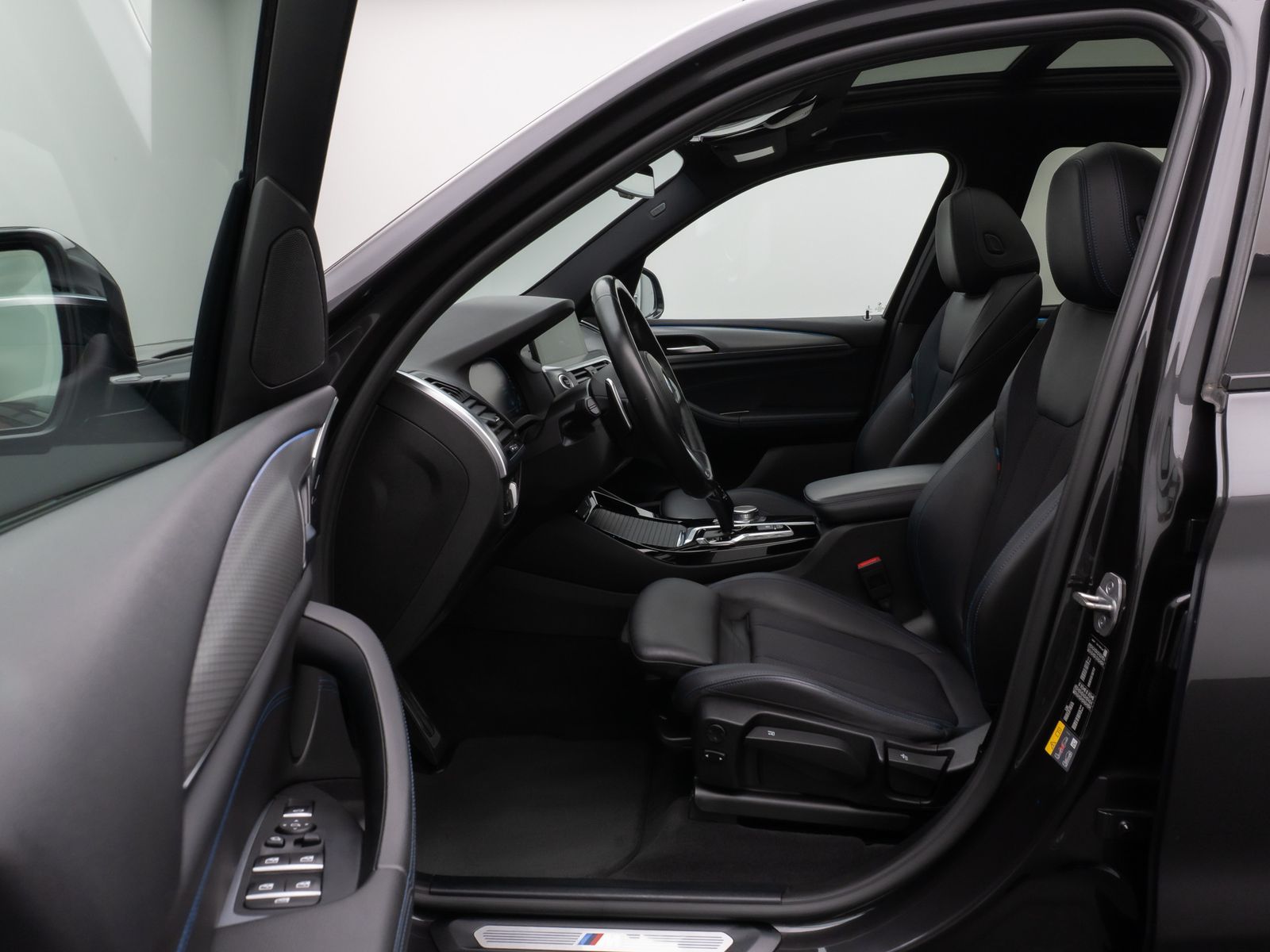 Fahrzeugabbildung BMW X3 xD30e M Sport Panorama 360°HUD DAB HiFi 20Zl
