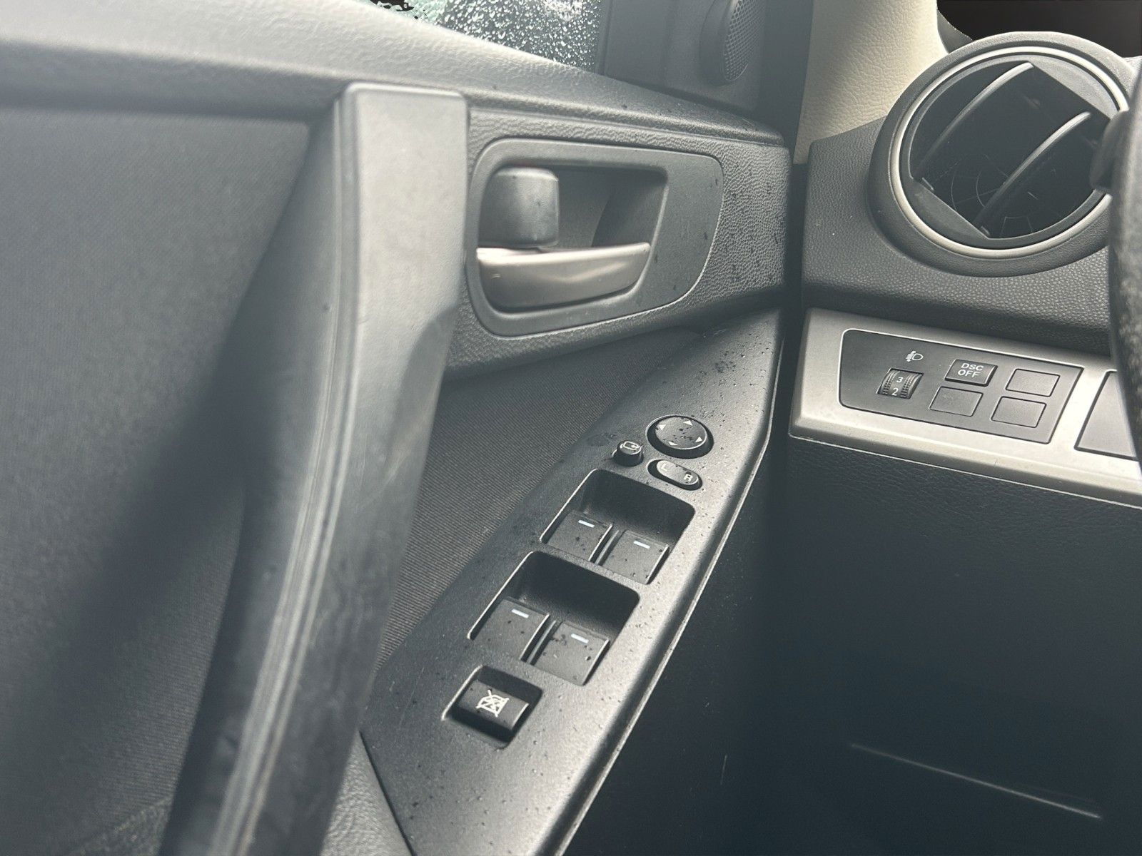 Fahrzeugabbildung Mazda 3 Lim. Center-Line/Service Neu/Navi/Sitzheizung/