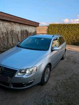 Volkswagen vw Passat b6 1.6 Benziner/Kombi . - Volkswagen Passat mit Benzin-Antrieb: Kombi, 1.6