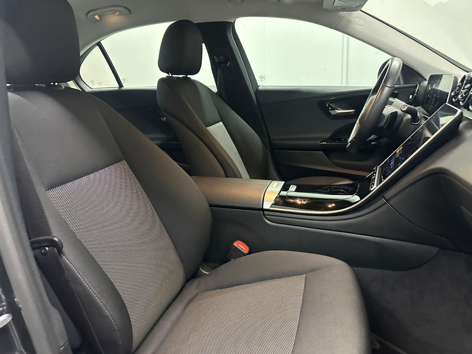Fahrzeugabbildung Mercedes-Benz C 200 d Autom. AAVANTGARDE*AHK*KAMERA*