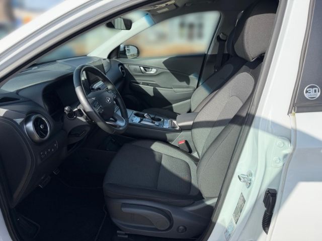 Fahrzeugabbildung Hyundai KONA Edition 30+ Elektro 2WD +NAVI+KLIMA+RFK+PDC