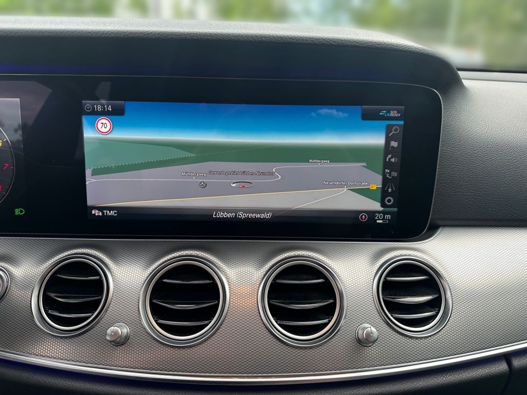 Fahrzeugabbildung Mercedes-Benz E 200 T Avantg. AHK Totwi. LED SHZ KAM Ambie.