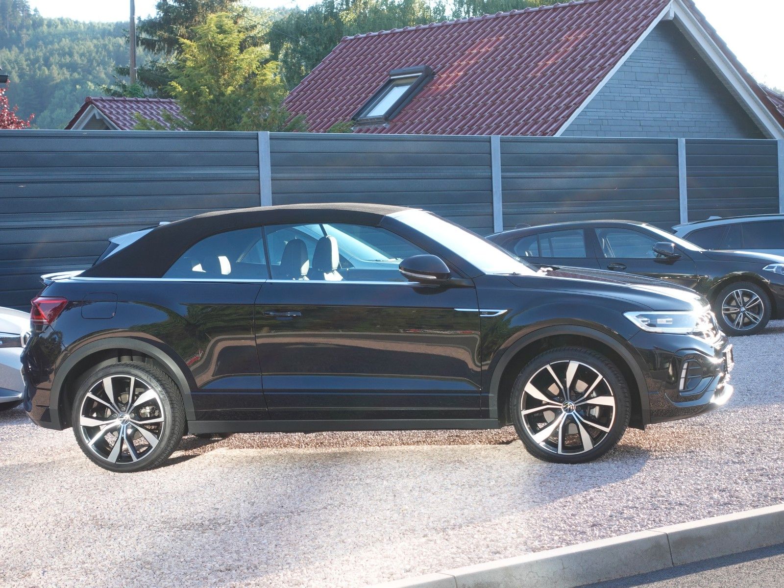 Fahrzeugabbildung Volkswagen T-Roc Cabriolet 1.5 TSI DSG R-Line AHK/Matrix/